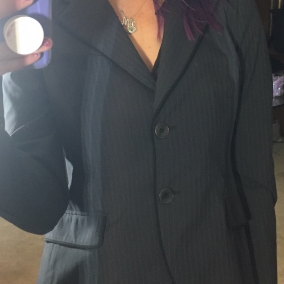 CLEARANCE🔥Theory ‘Carissa’ 2-Button Blazer - Picture 3 of 5